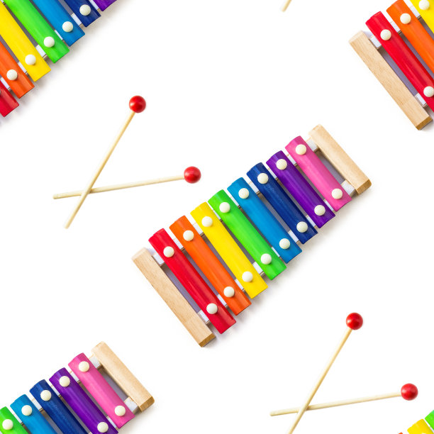 无缝图案的彩虹彩色木制玩具8音木琴钟琴孤立在白色背景与剪切路径。金属和木头制成的玩具钟琴。音乐,充满活力。节奏,听。图片下载