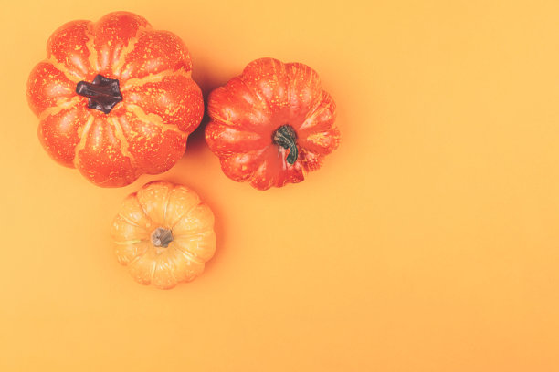 用万圣节南瓜做成的相框。图片下载