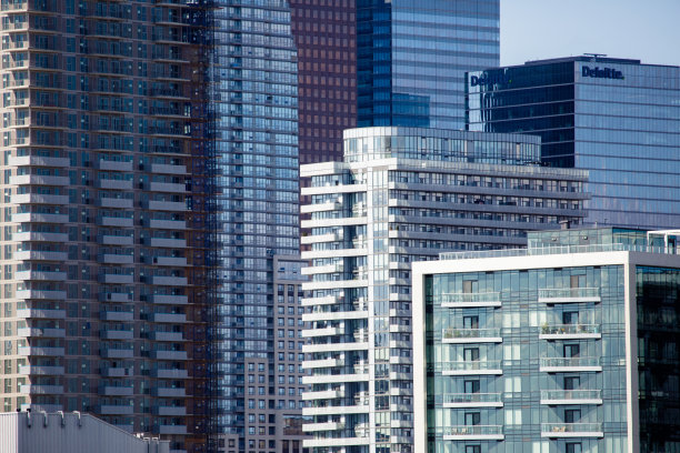 多伦多湖和建筑的图片，唐顿。图片下载