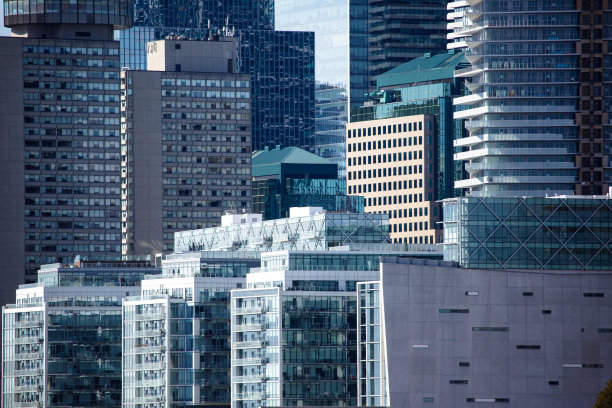 多伦多湖和建筑的图片，唐顿。图片下载