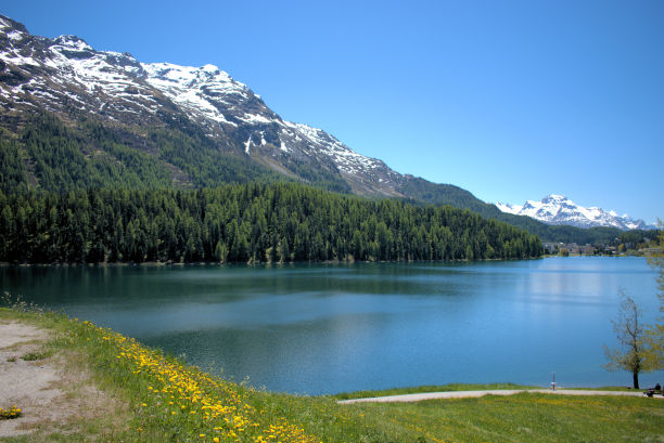 瑞士圣莫里茨湖，2020年5月27日图片下载