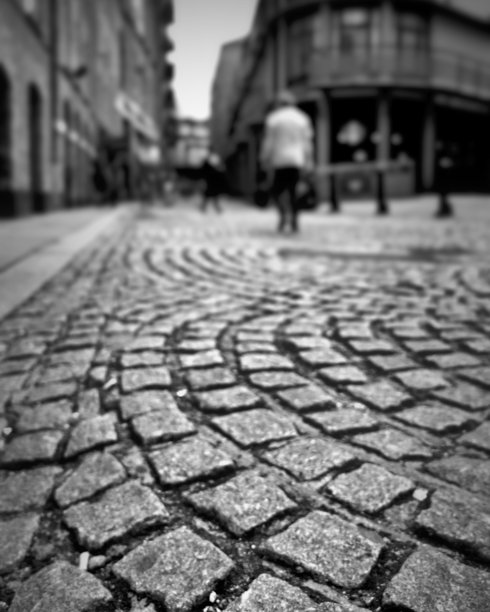 伦敦巴特勒码头的鹅卵石街道图片下载