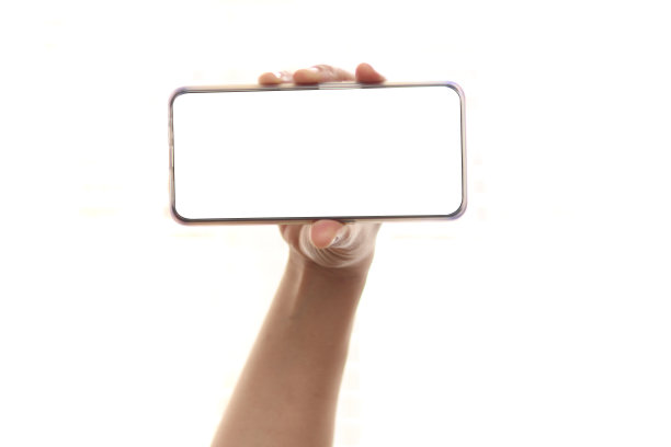 近距离手持手机孤立在白色，模拟智能手机白色彩色空白屏幕，水平位置图片下载
