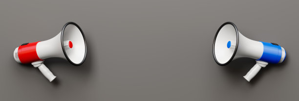 深灰色背景上的红色和蓝色扩音器图片下载