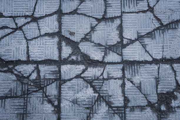 桥瓦开裂，砌筑不当图片下载