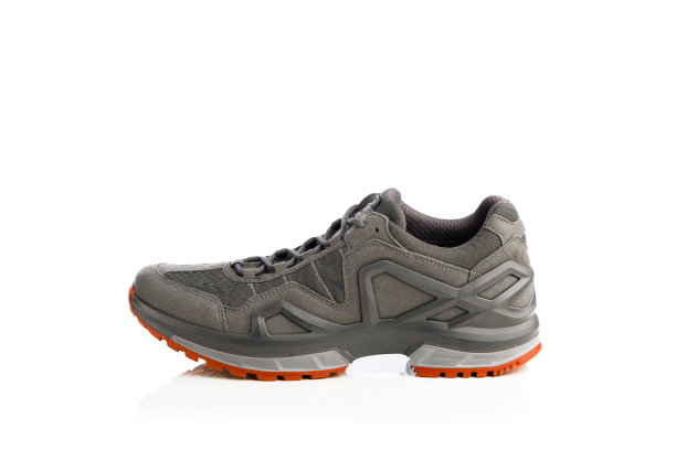 徒步运动鞋与红色鞋底，孤立在白色图片下载