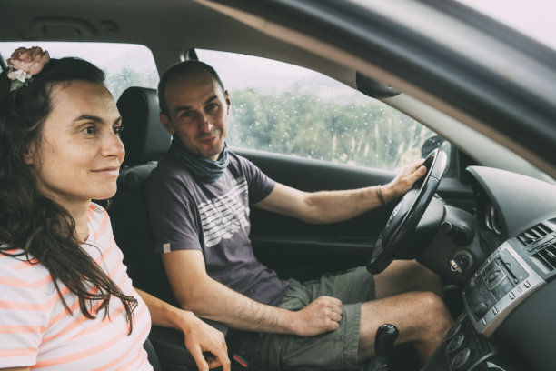 看着窗外的风景图片下载