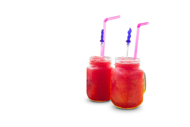 新鲜的西瓜冰沙在mason罐子孤立的白色背景。图片下载