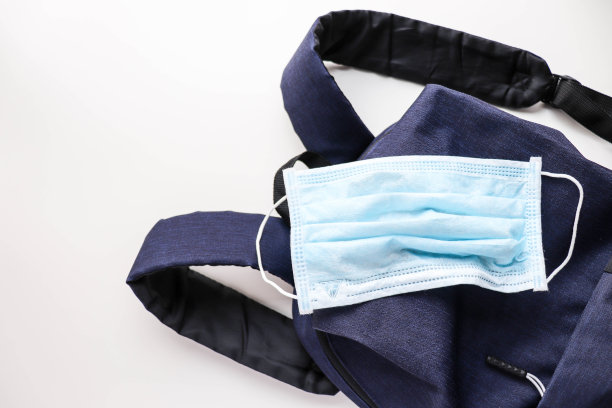 医用口罩和学习用品图片下载