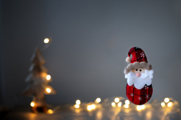 圣诞老人和圣诞树图片下载