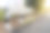黑色和白色的篱笆旁边的乡村道路。图片下载