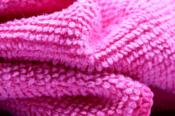 背景上的粉红色毛巾的特写图片下载