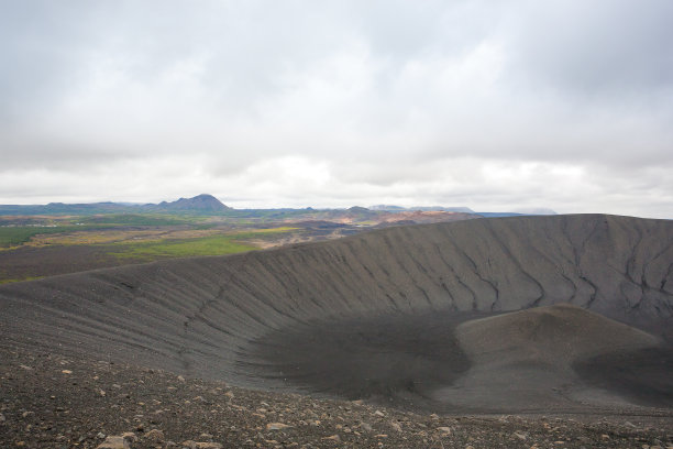 Hverfell火山口火山顶视图，冰岛地标图片下载