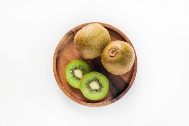 木盘子上的猕猴桃图片下载