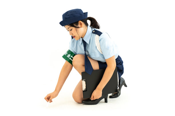 女警察严厉打击违章停车图片下载