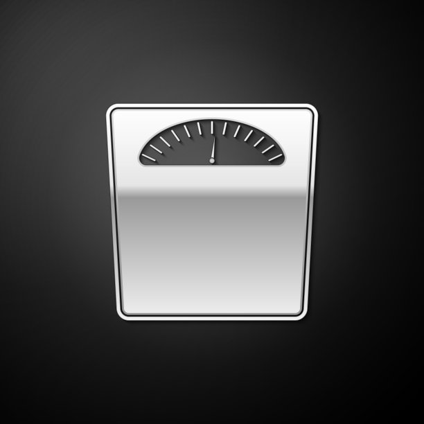 银色浴室秤图标孤立在黑色背景。体重测量设备。体重秤健身运动概念。长长的阴影风格。向量图片下载