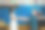 学校的孩子们在教室里庆祝新年。他们戴着防护口罩。图片下载