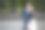 轻松的肖像年轻宁静的夫妇在公园户外拥抱。水平的作文图片下载
