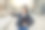 年轻性感迷人的亚洲女人穿着牛仔裤和黑色皮夹克，用她的智能手机自拍照片，在城市的户外摆姿势，站在路上。人、生活方式和城市概念图片下载