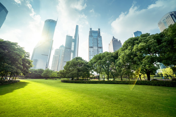 公园在陆家嘴金融中心，中国上海素材图片