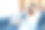 年轻的亚洲女人在笔记本电脑上工作在家里的沮丧和无聊，自由职业的女孩不开心和疲倦与不成功，心烦从问题，失败和错误，商业概念。图片下载
