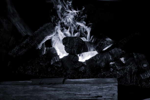 晚上篝火图片下载