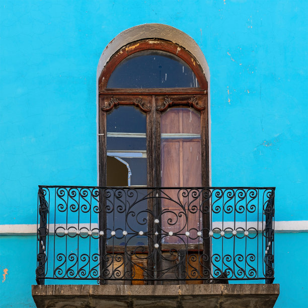 殖民风格的阳台，波托西，玻利维亚图片下载