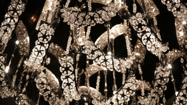 山达利尔在黑暗中被点燃图片下载