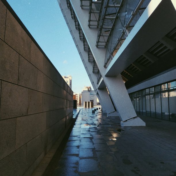 巨大的混凝土结构，工业城市景观图片下载