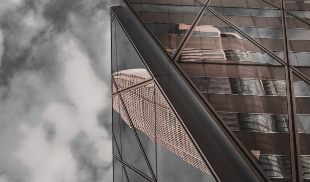 现代香港建筑，形象黑色和金色风格图片下载