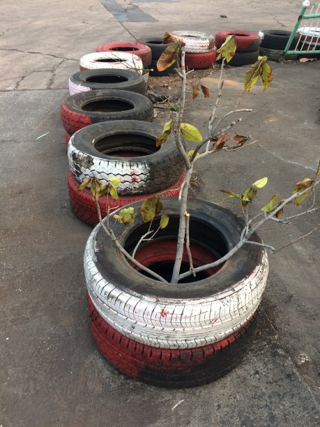 大车轮图片下载