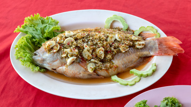 蒜蓉罗非鱼。图片下载