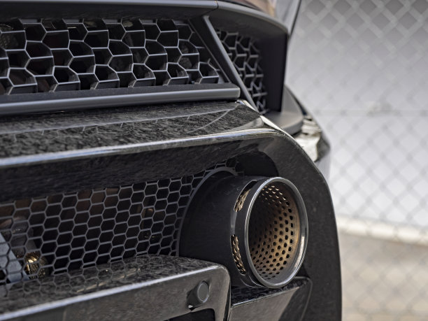 跑车的排气管图片下载