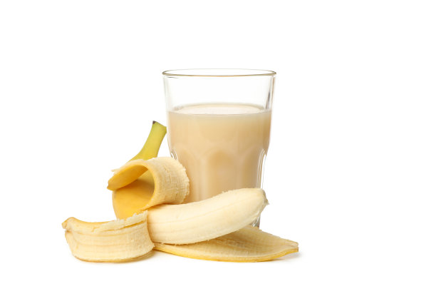 一杯孤立的香蕉汁在白色背景图片下载