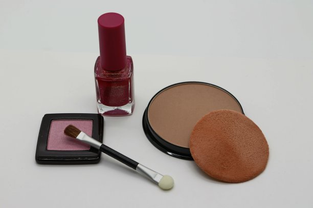 化妆的女性图片下载