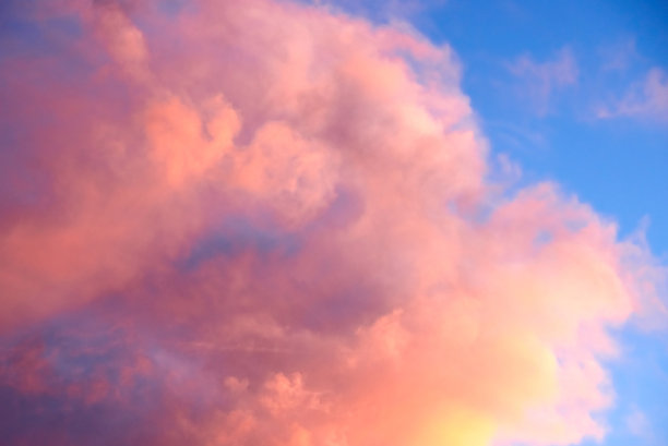 美丽的风景，粉嫩柔和的云朵。图片下载