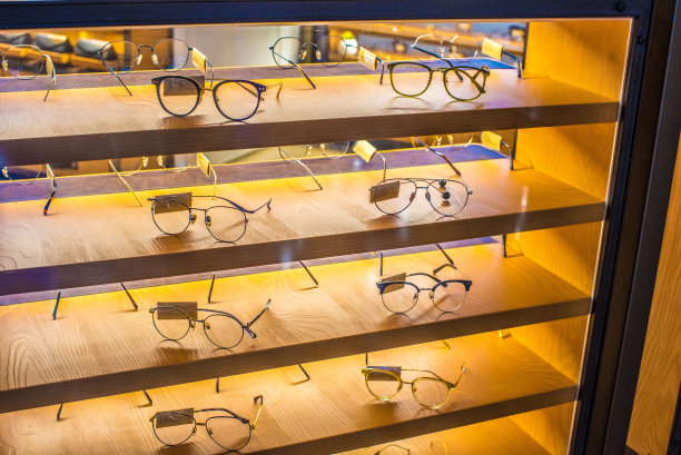 展出的眼镜-镜框。图片下载