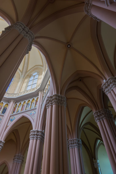 Castelpetroso Isernia,莫利塞。圣母阿多洛拉塔圣殿。圣所于1890年9月28日开始铺设第一块石头，于1975年竣工，是新哥特式建筑。图片下载