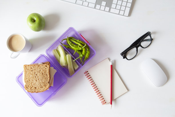 办公桌和午餐盒图片下载