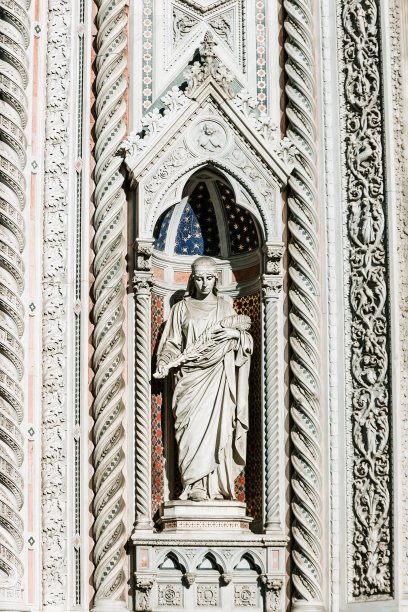 意大利佛罗伦萨的圣母大教堂。圣瑞帕塔雕像图片下载