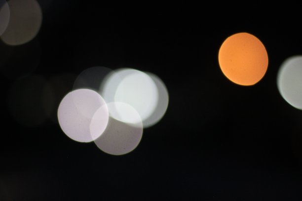 背景上美丽的灯光。图片下载