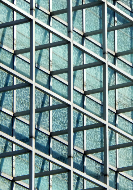 金属结构和玻璃的现代建筑细部图片下载