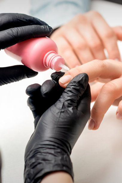 用护甲油处理指甲图片下载