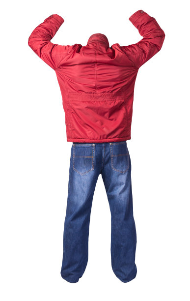 男人的夹克和牛仔裤孤立在白色背景。图片下载