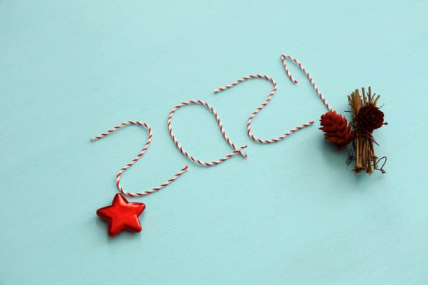 新年人物红绳蓝色背景图片下载