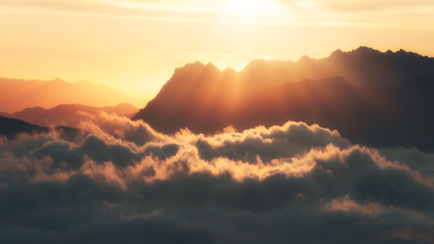 阿兹戈瑞山的剪影与云海和阳光图片下载