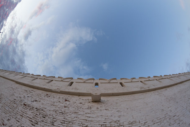 高墙般的监狱图片下载