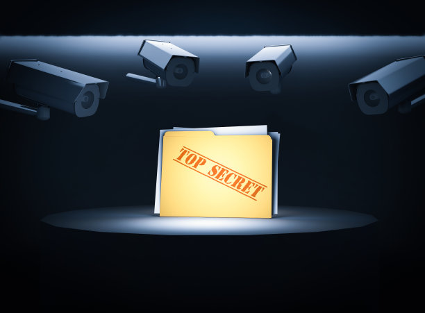 一个TOP SECRET文件夹的3d渲染图像在聚光灯和摄像机监视它。图片下载