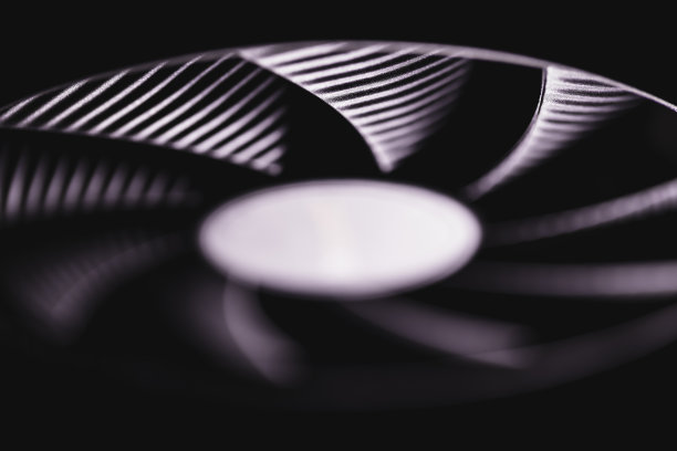 黑色的电脑风扇，有一个大翅膀图片下载