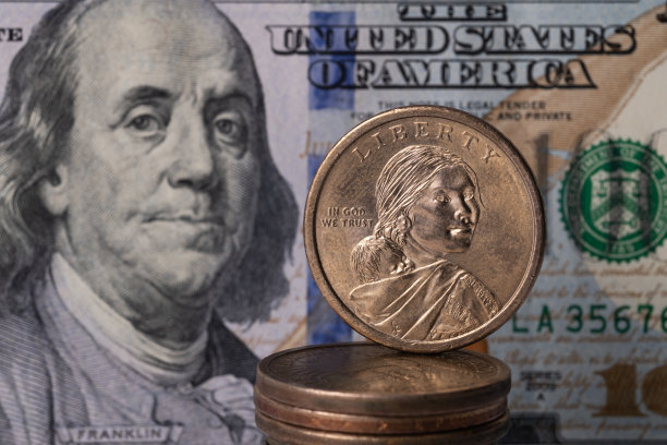 金属美元和100美元纸币图片下载